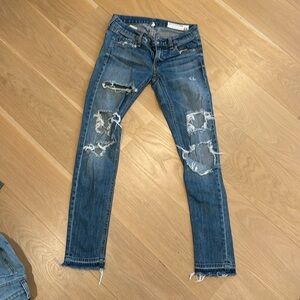 Rag and Bone Distressed stretchy Denim 23